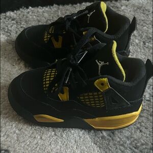 Jordan 4 black & yellow